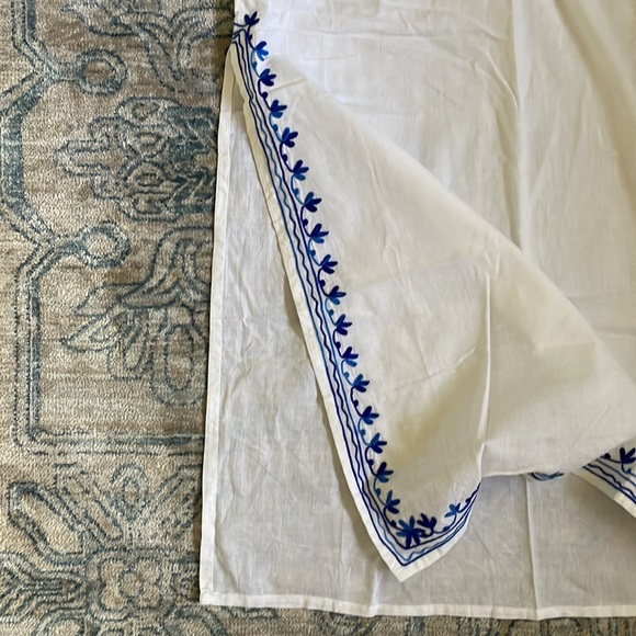Blue white cotton hand embroidered kurta - Picture 4 of 5